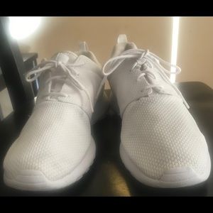 Men’s Nike Roshe One Size 10 White